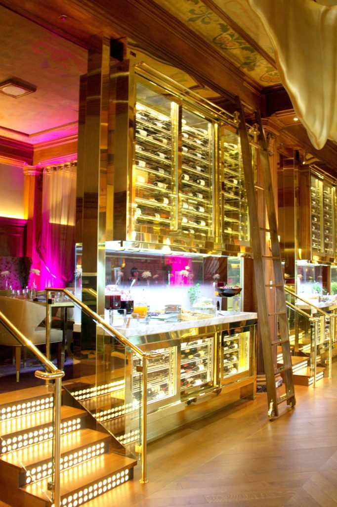 Chateau Frontenac restaurants - Old Quebec City